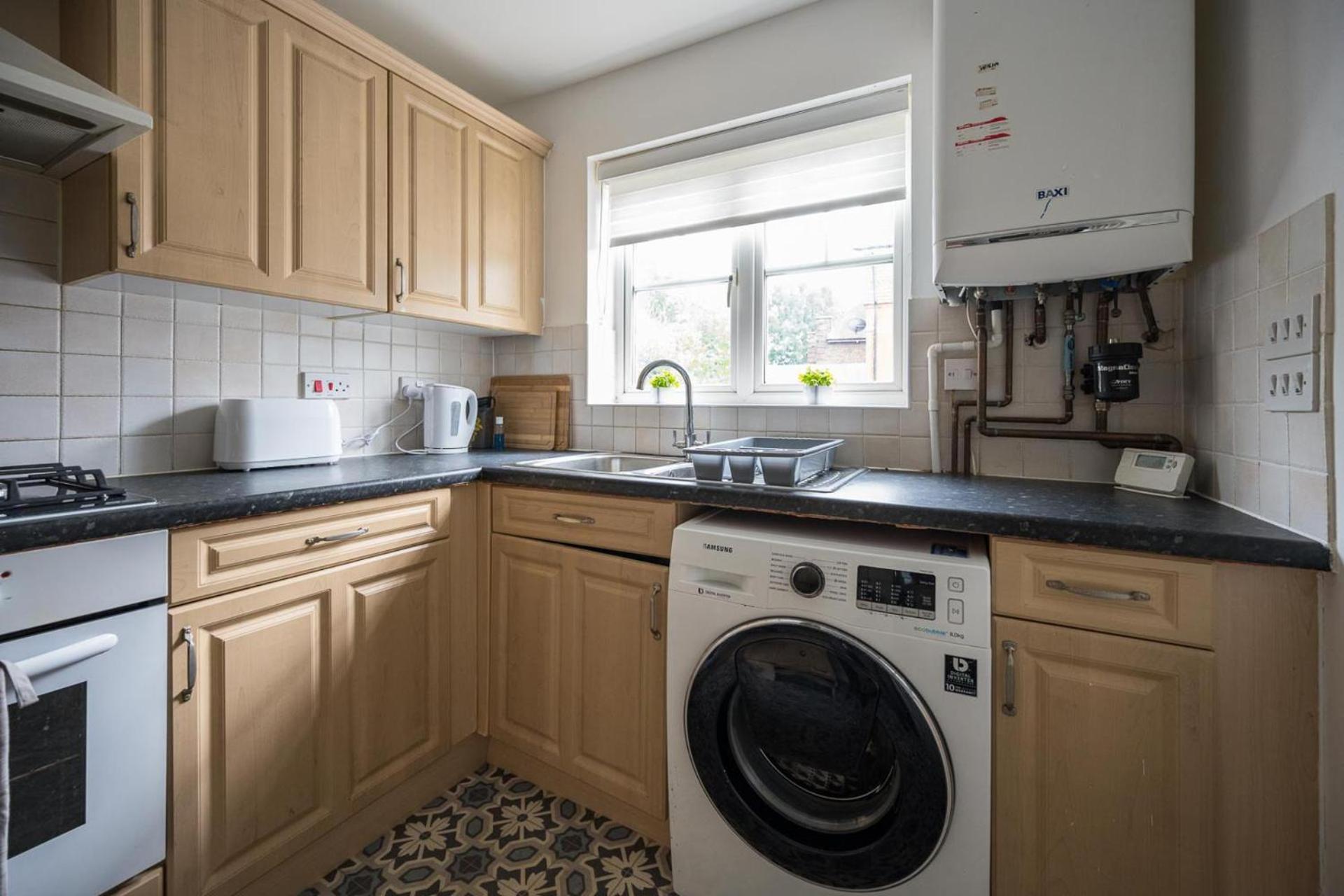 House-Sleeps7-Parking-Garden-Sportschannels ميدستون المظهر الخارجي الصورة