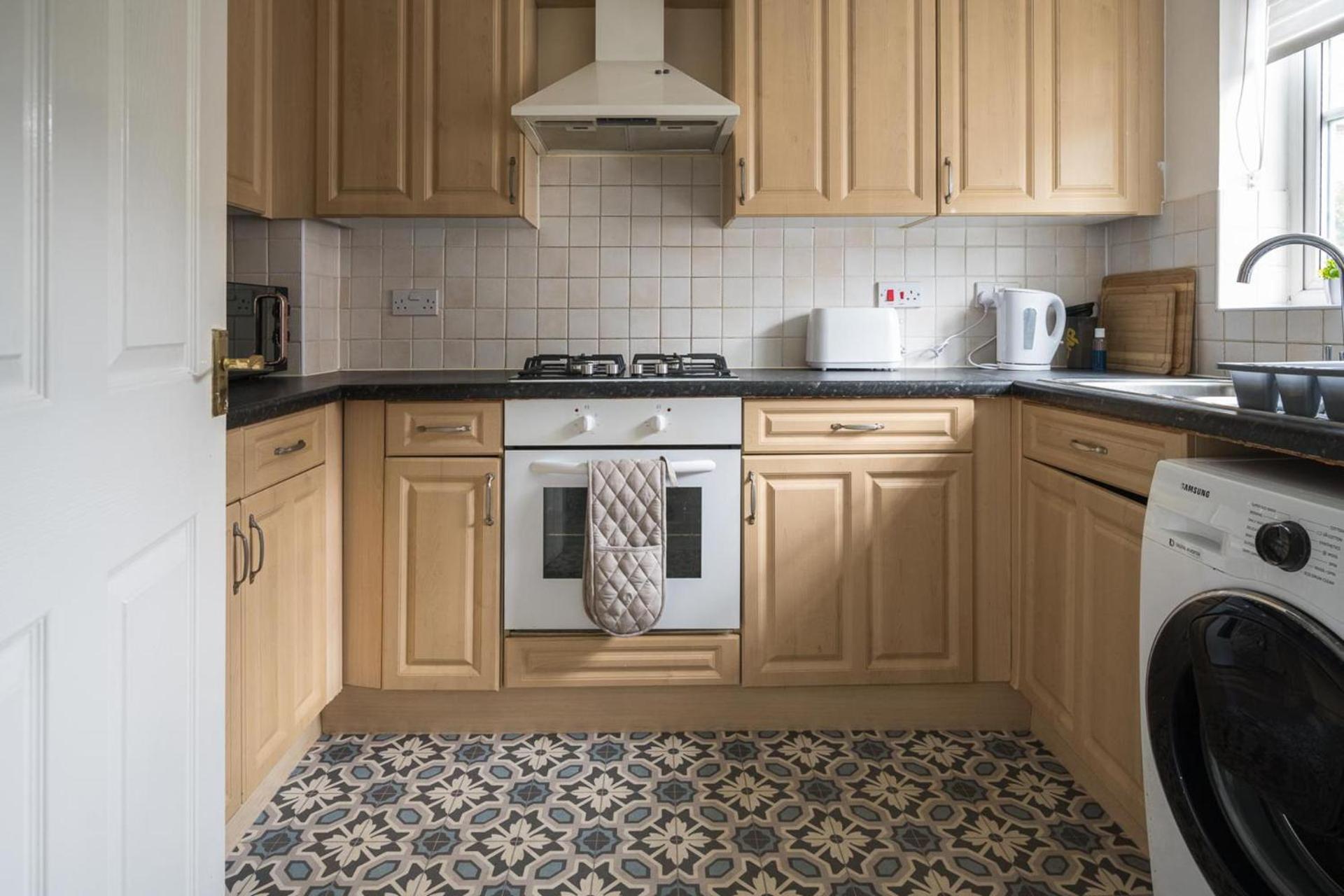 House-Sleeps7-Parking-Garden-Sportschannels ميدستون المظهر الخارجي الصورة